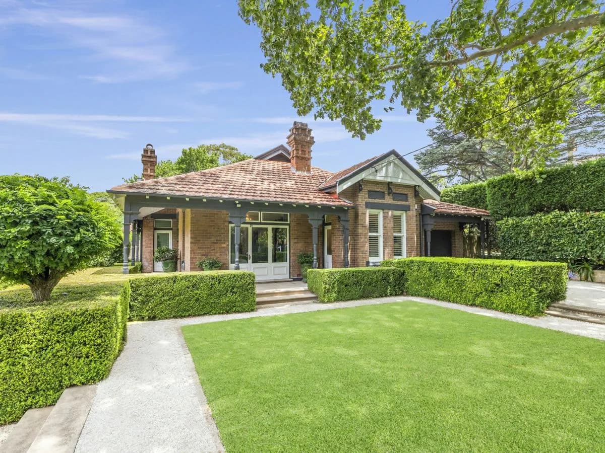 Roseville, Roseville - Image 1