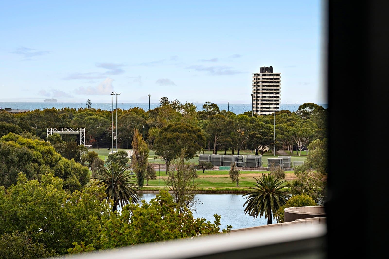 709/594 St Kilda Road, Melbourne - Thumbnail 2