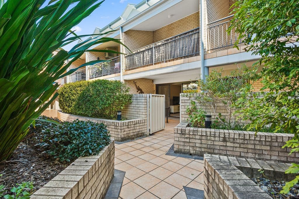 2/28 Addison Street, Shellharbour - Image 1