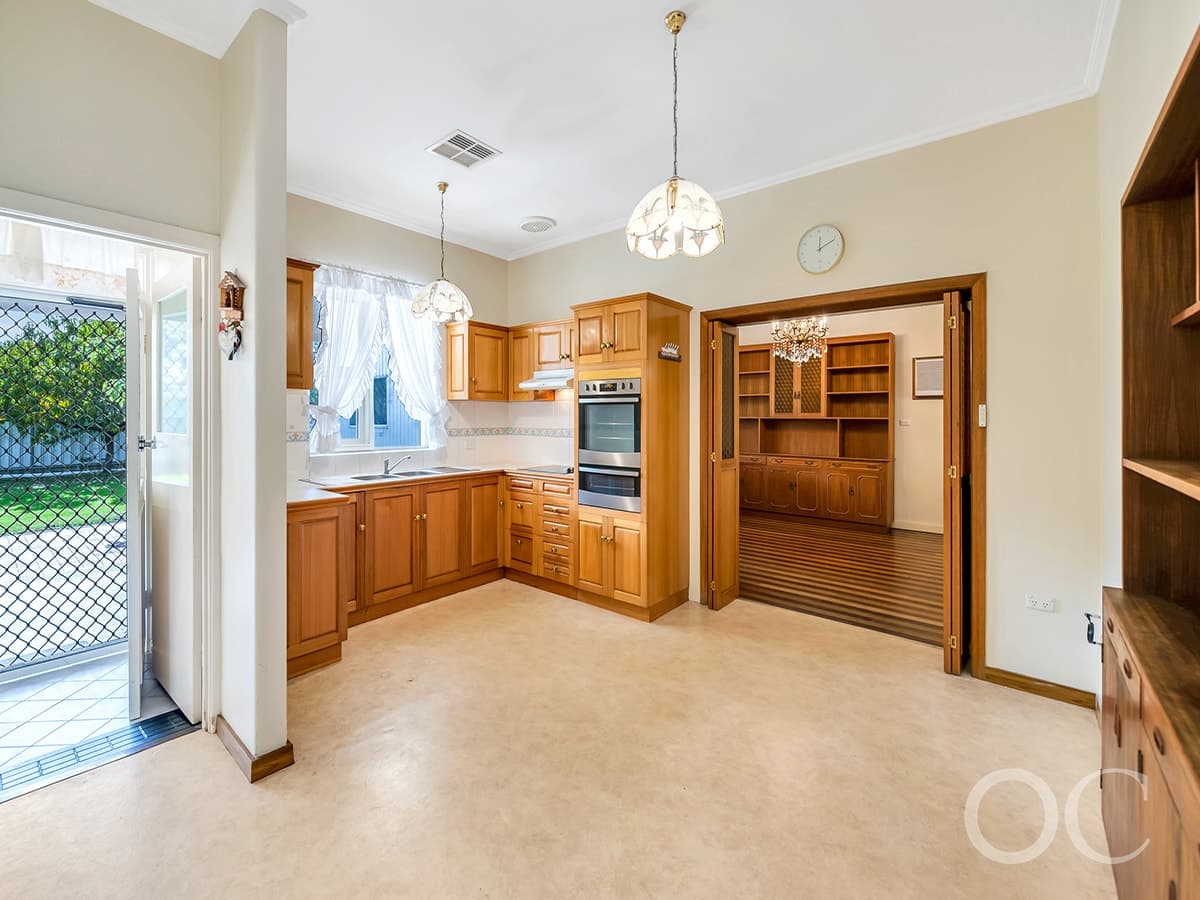 9 Western Parade, Brooklyn Park - Thumbnail 2