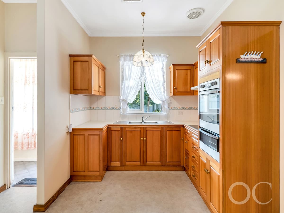 9 Western Parade, Brooklyn Park - Thumbnail 3