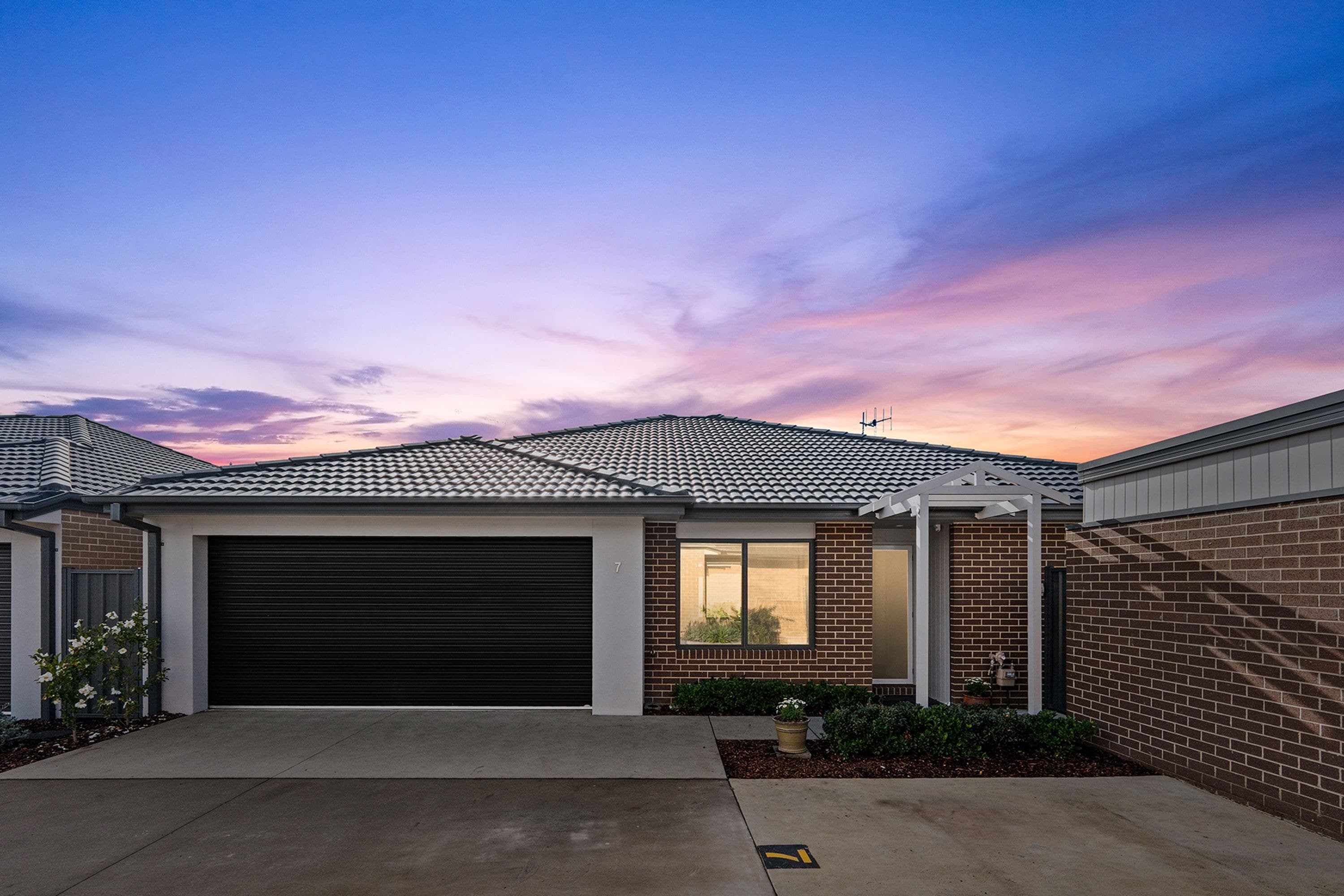 373 Southern Cross Drive, Holt - Thumbnail 2