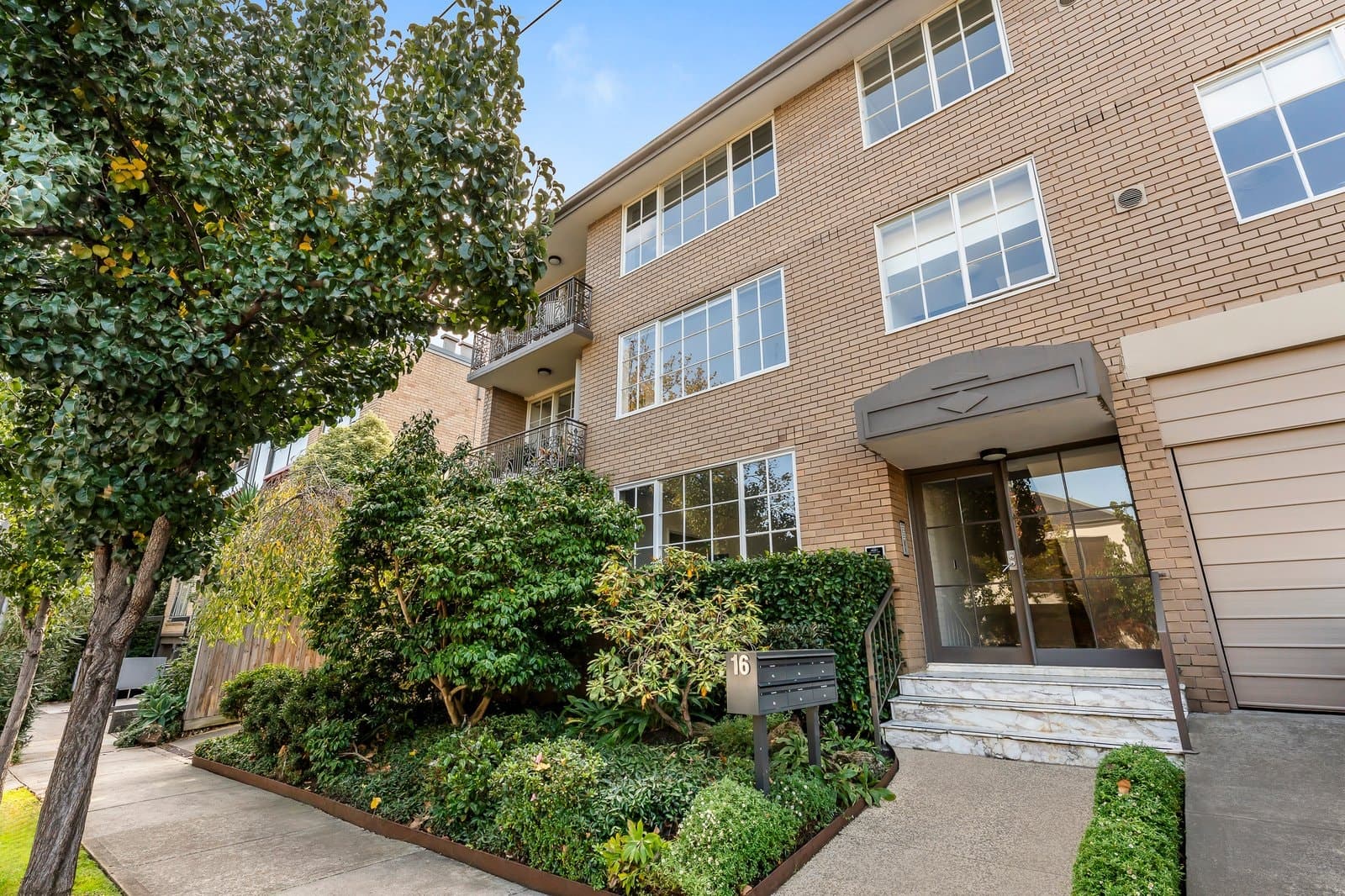 11/16 Tintern Avenue, Toorak - Image 1