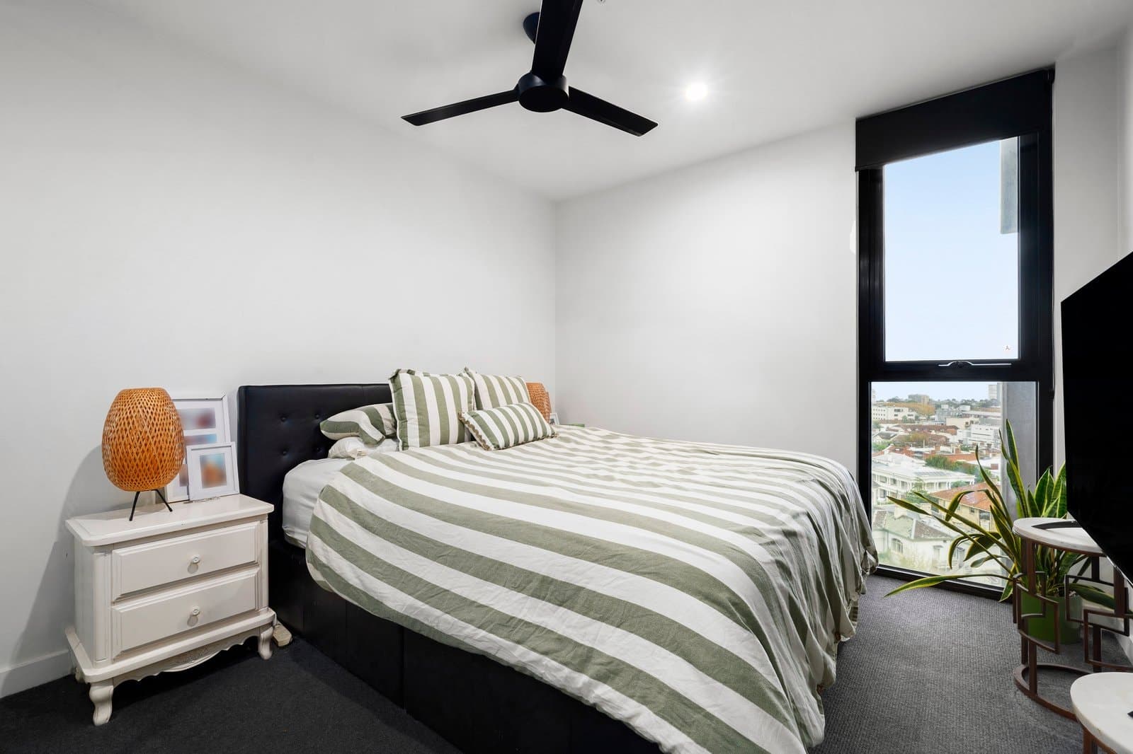 901/101 St Kilda Road, St Kilda - Thumbnail 8