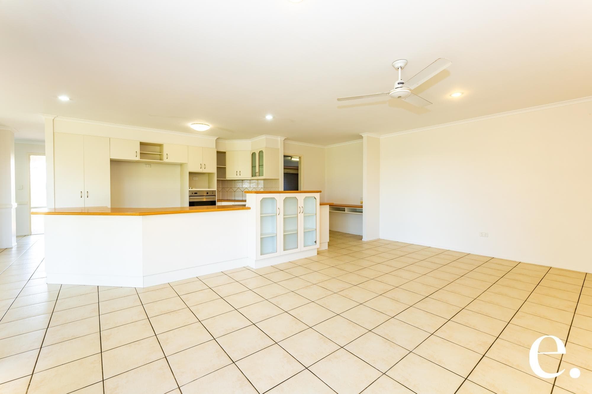 26 Chancellor Dr, Avenell Heights - Thumbnail 4