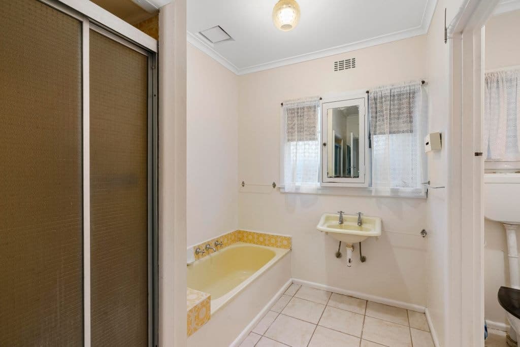 32 Swan Street, Blackburn South - Thumbnail 2
