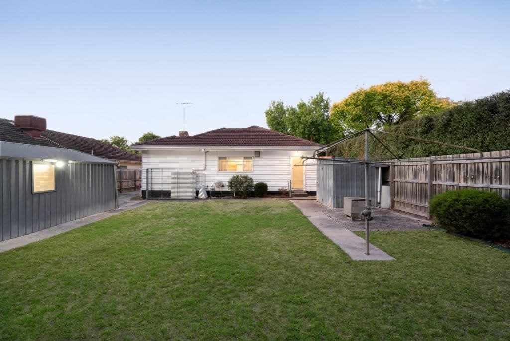 32 Swan Street, Blackburn South - Thumbnail 3