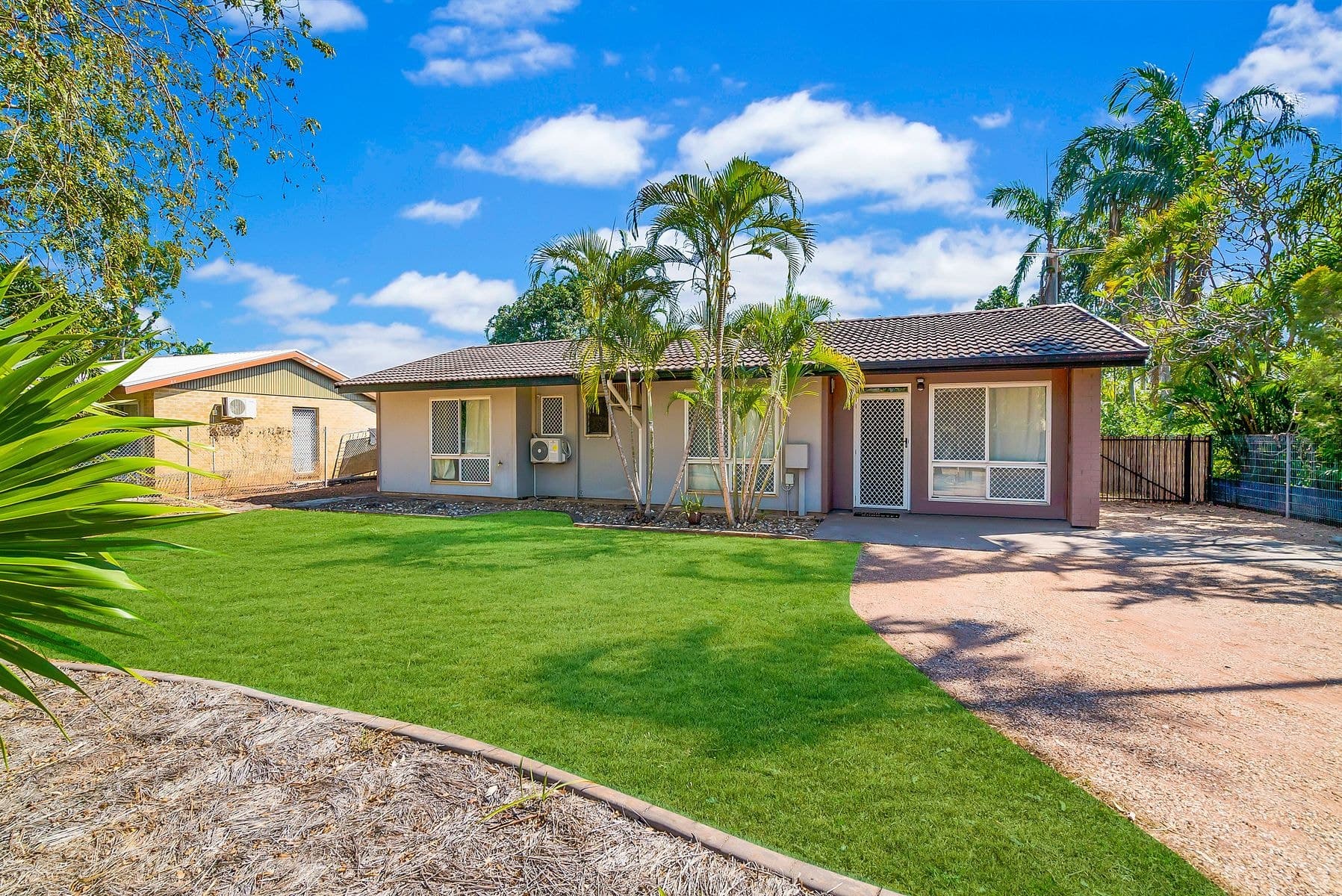 15 Wearing Crescent, Karama NT 0812, Karama - Image 1