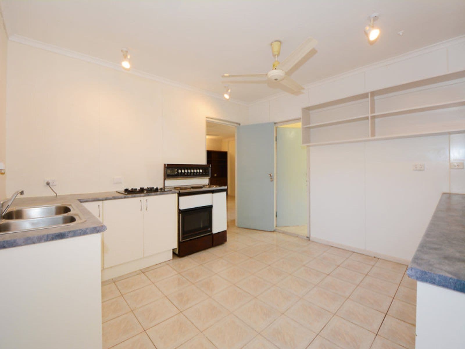 18 Lakeside Drive, Alawa, NT 0810, Alawa - Thumbnail 5