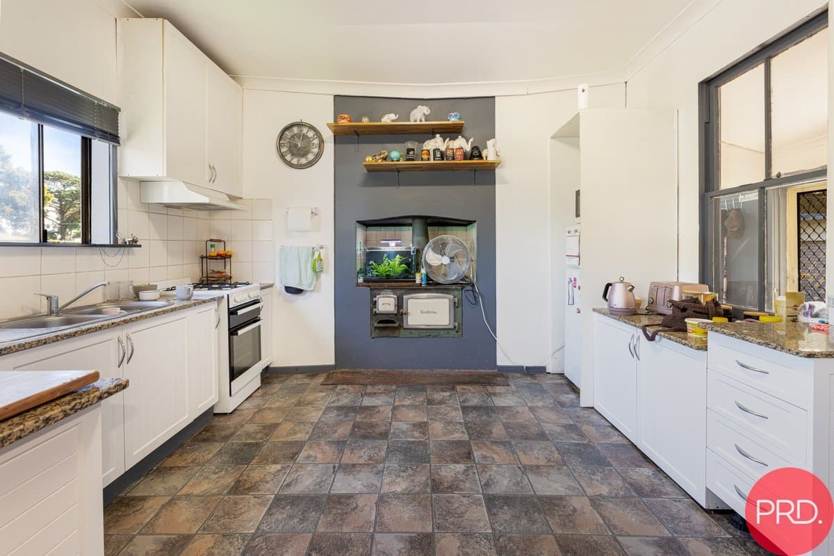 79 Carrington Street, HORSESHOE BEND NSW 2320, Horseshoe Bend - Thumbnail 2