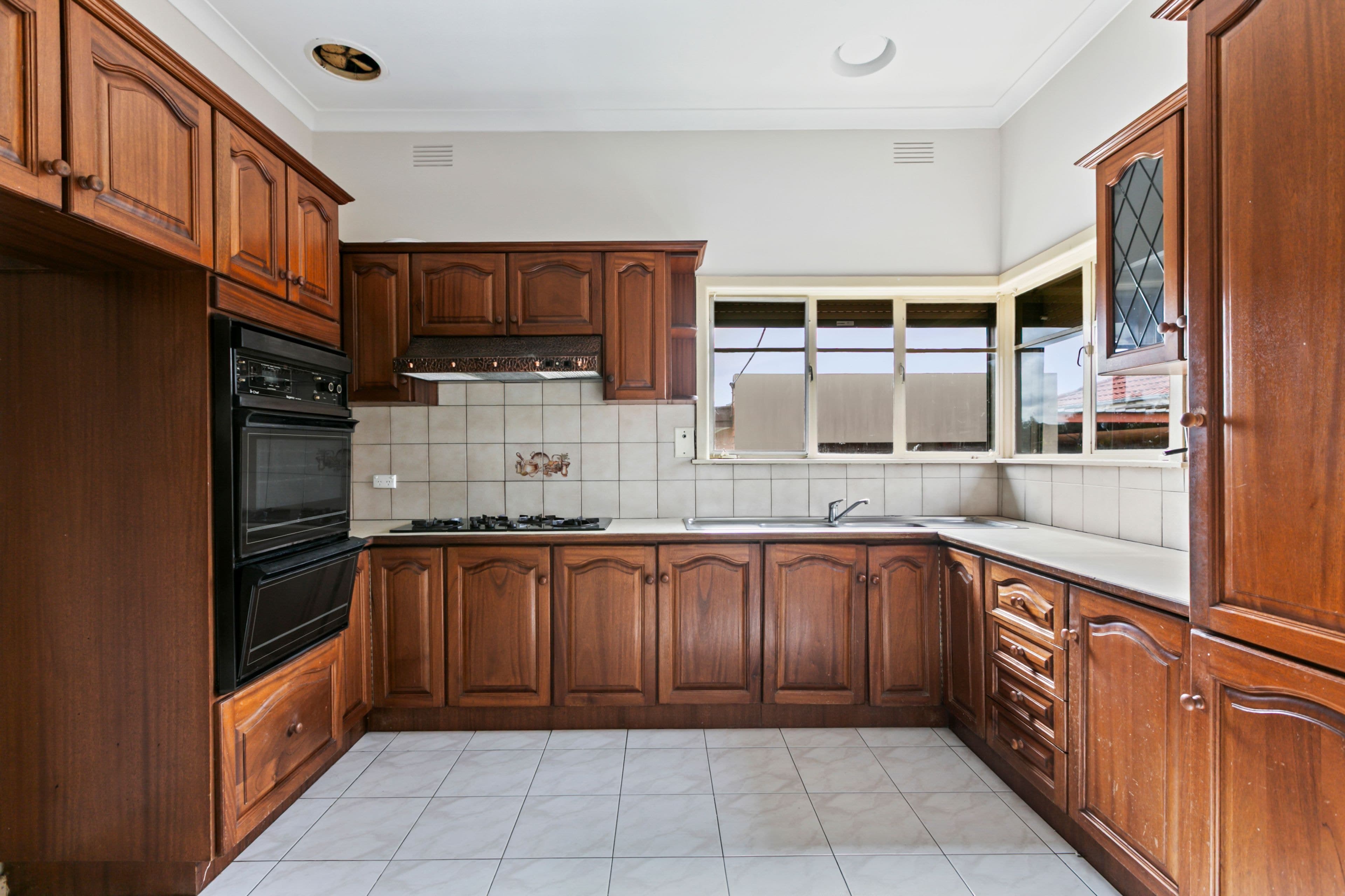 12 Lindenow Street, Reservoir VIC 3073, Reservoir - Thumbnail 5