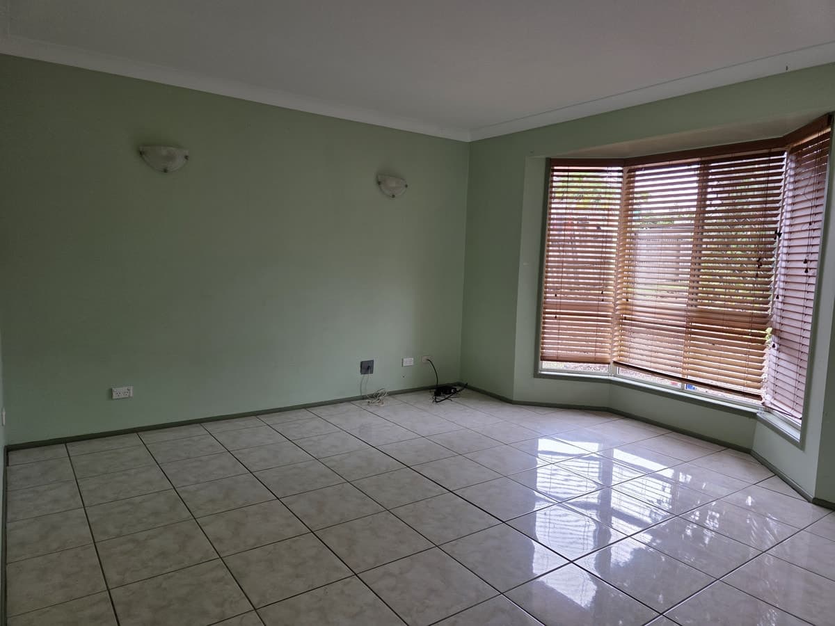 9 Parkside Drive, Crestmead, Crestmead - Thumbnail 3
