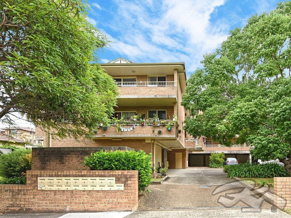 7 / 5 Gould Street, Campsie, Campsie - Image 1