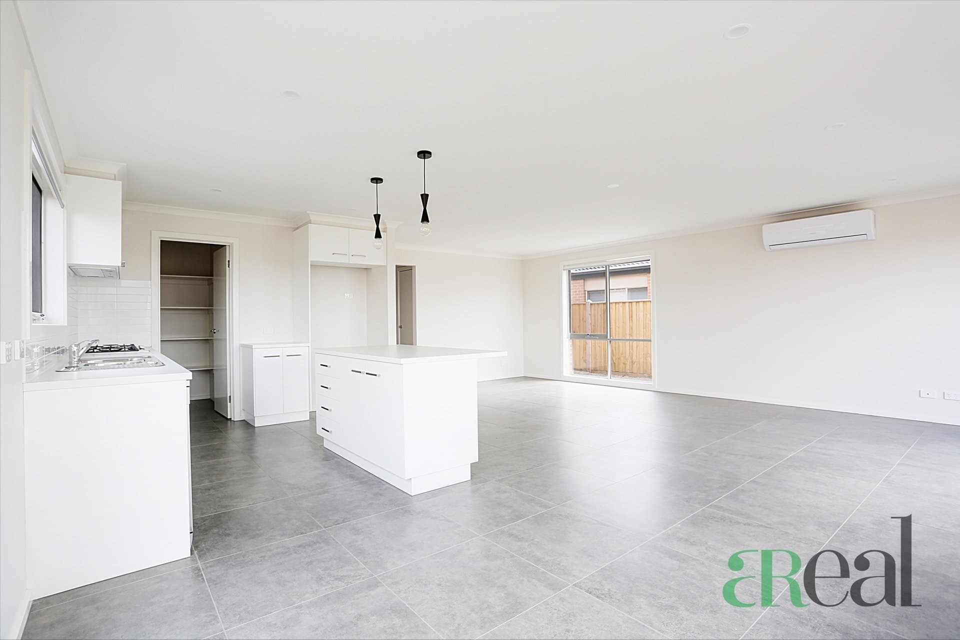 10 Omars Place, Narre Warren South VIC 3805, Narre Warren South - Thumbnail 2