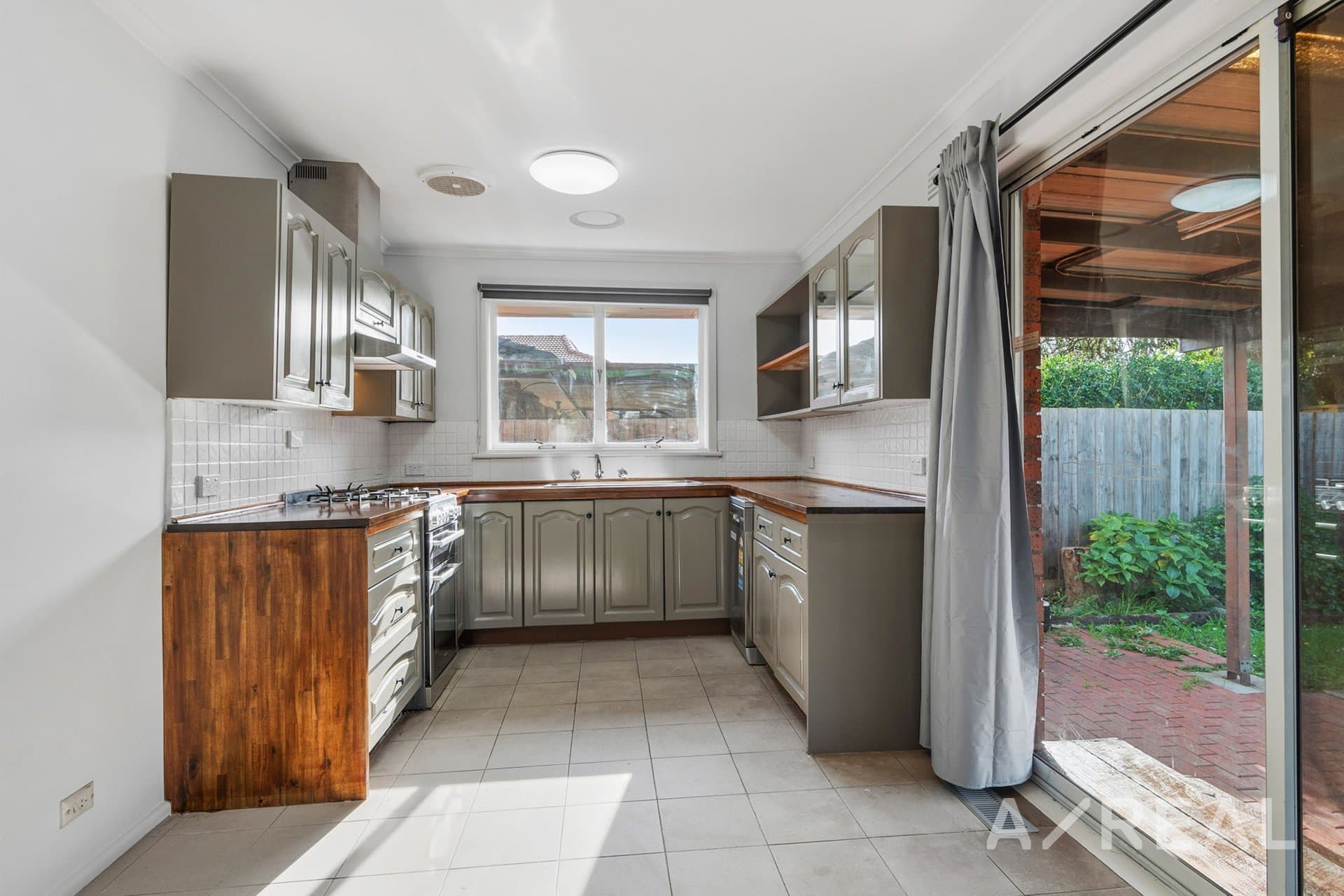 106 Brandon Park Dr, Wheelers Hill, Wheelers Hill - Thumbnail 2