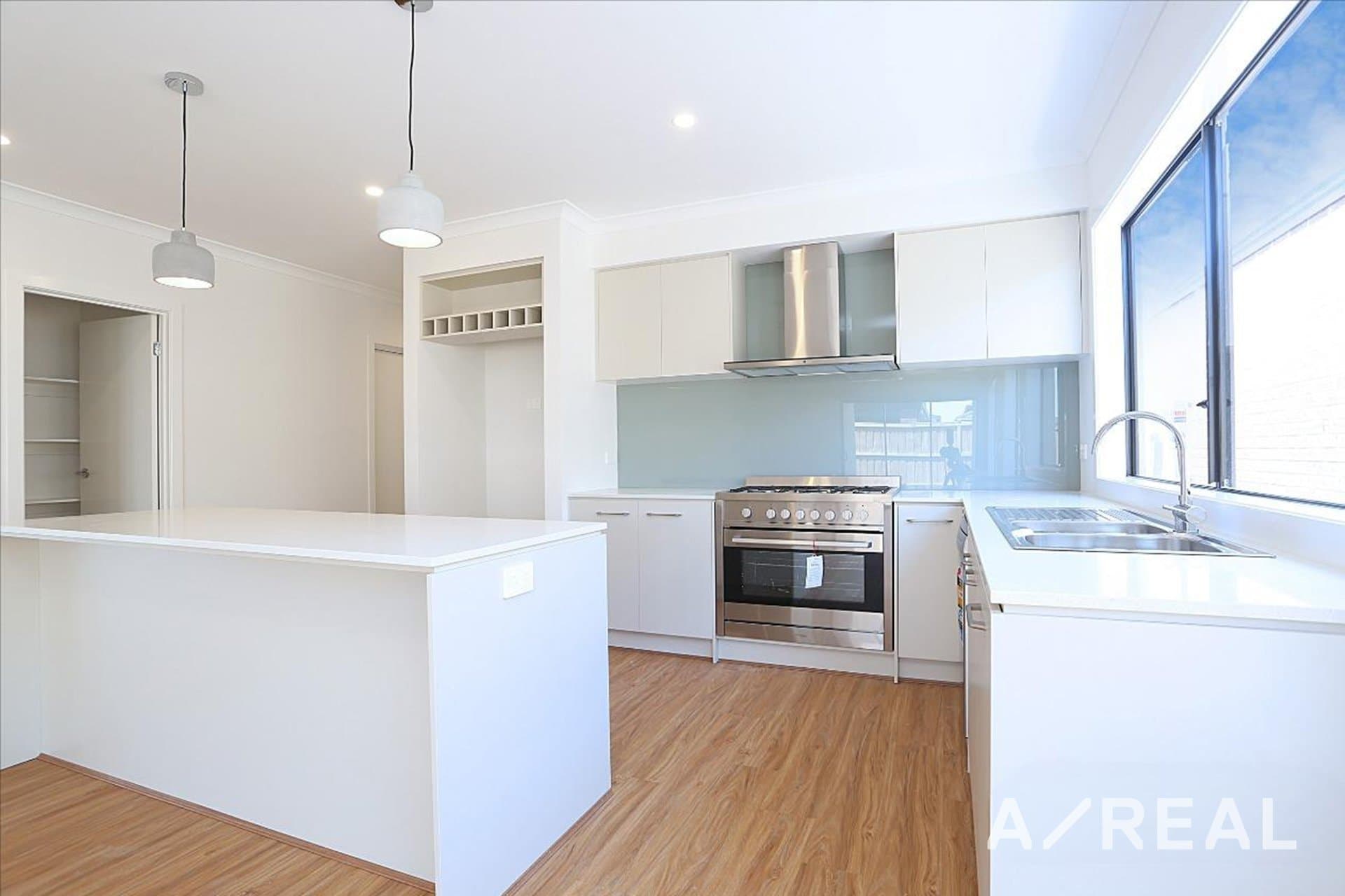 8 Batten Way, Williams Landing VIC 3027, Williams Landing - Thumbnail 2
