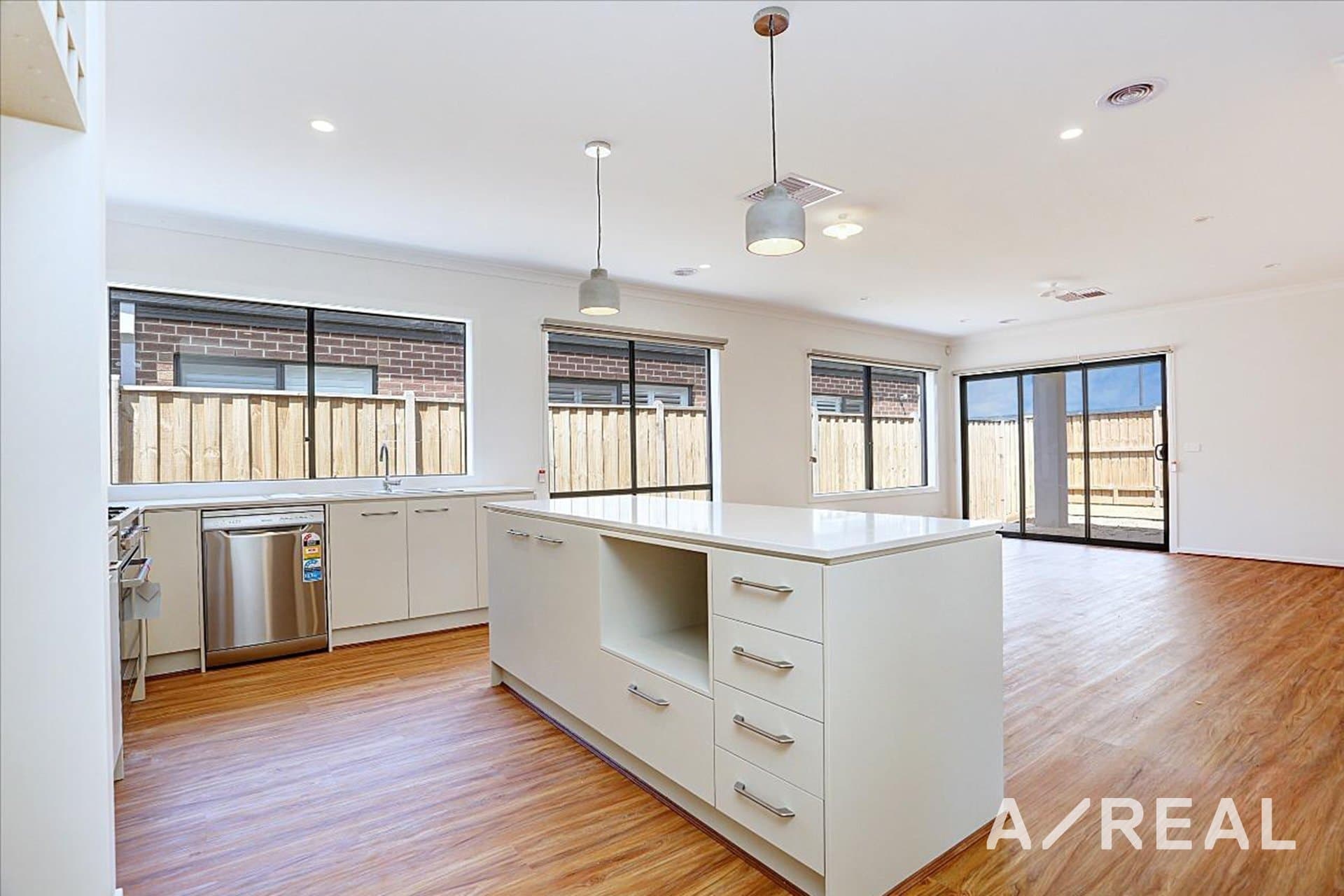 8 Batten Way, Williams Landing VIC 3027, Williams Landing - Thumbnail 3