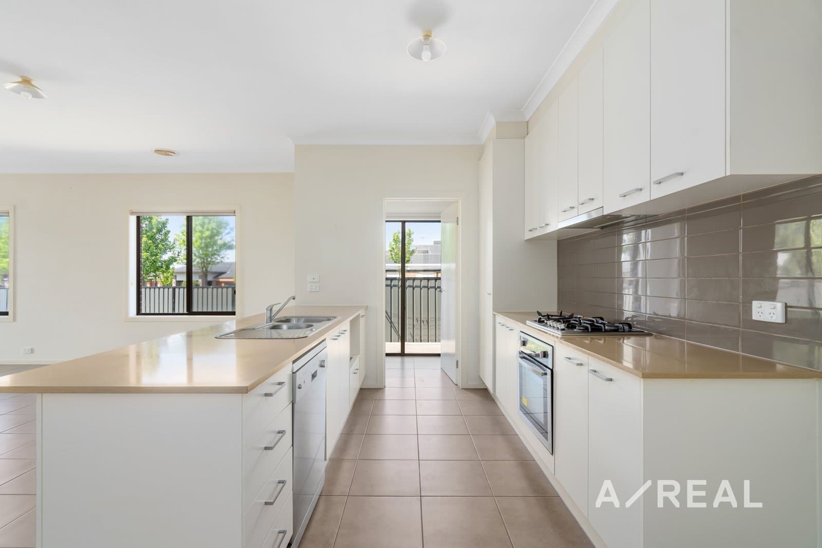 72 Wattletree Street, Craigieburn VIC 3064, Craigieburn - Thumbnail 2