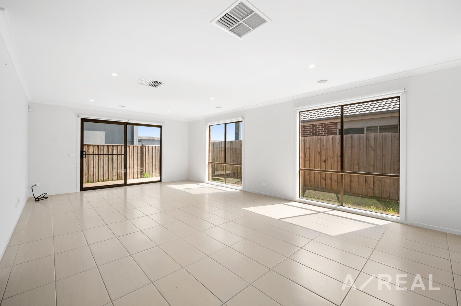 8 Flatbush Avenue, Point Cook VIC 3030, Point Cook - Thumbnail 3