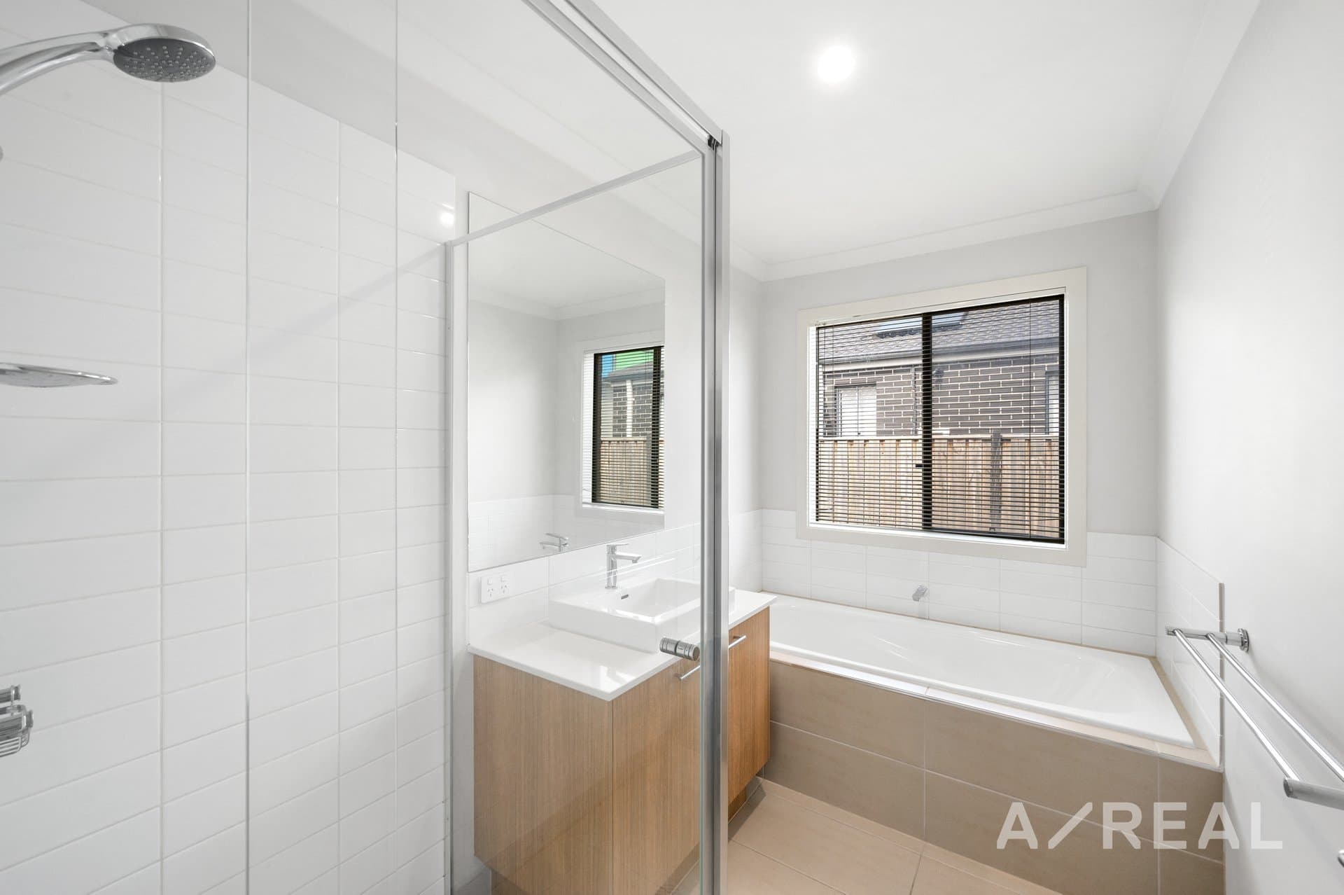 8 Flatbush Avenue, Point Cook VIC 3030, Point Cook - Thumbnail 5