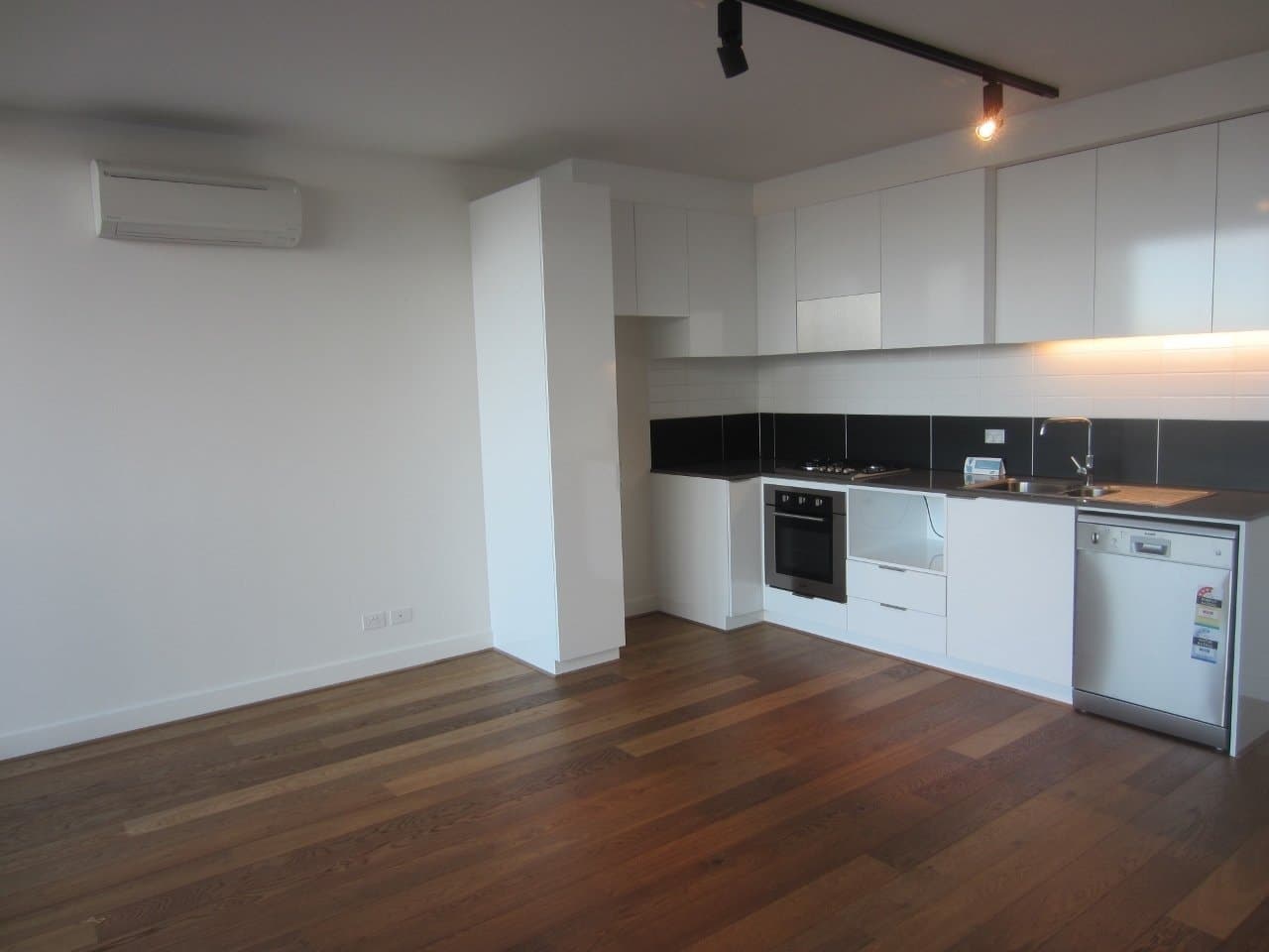 H307/12 Trenerry Crescent, Abbotsford VIC 3067, Abbotsford - Thumbnail 2