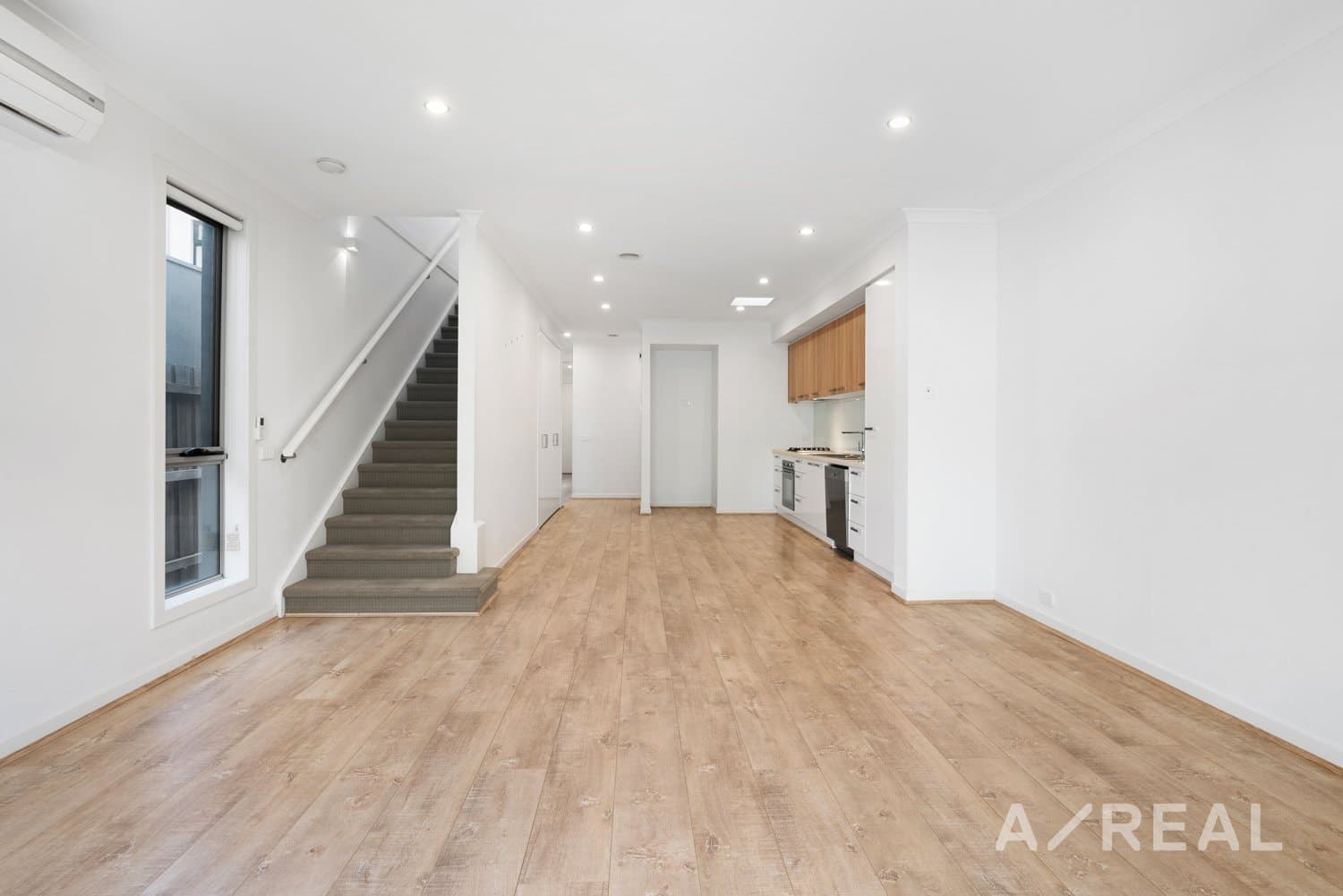 11 Baker Crescent, Heidelberg Heights VIC 3081, Heidelberg Heights - Thumbnail 2