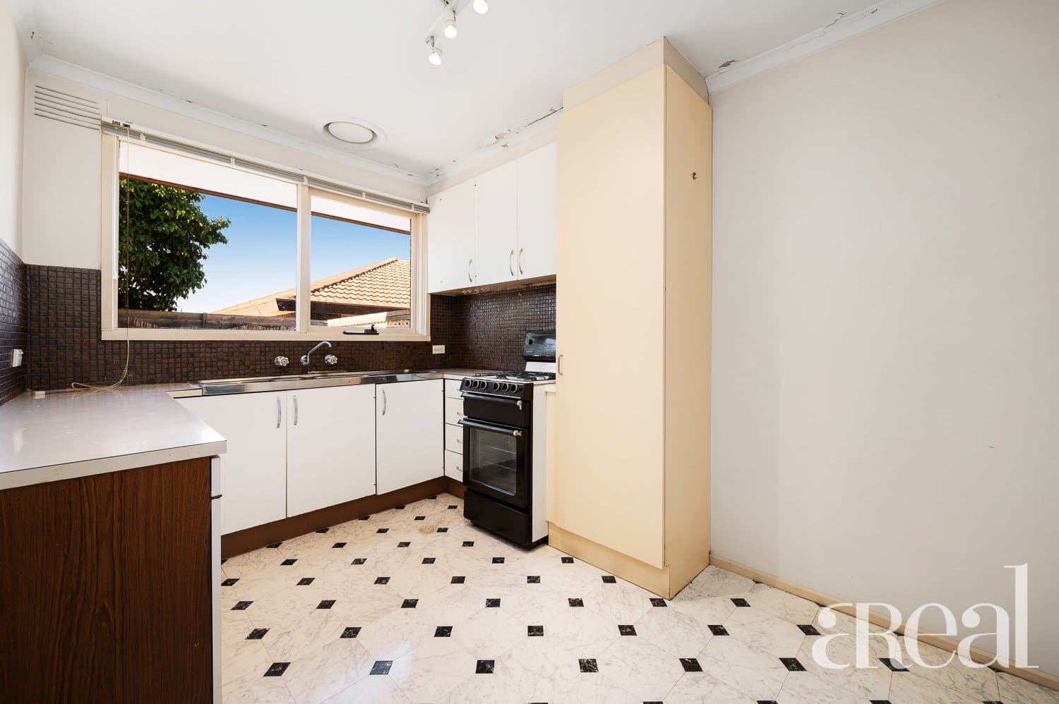 2/32 Barkly Street, Box Hill VIC 3128, Box Hill - Thumbnail 2