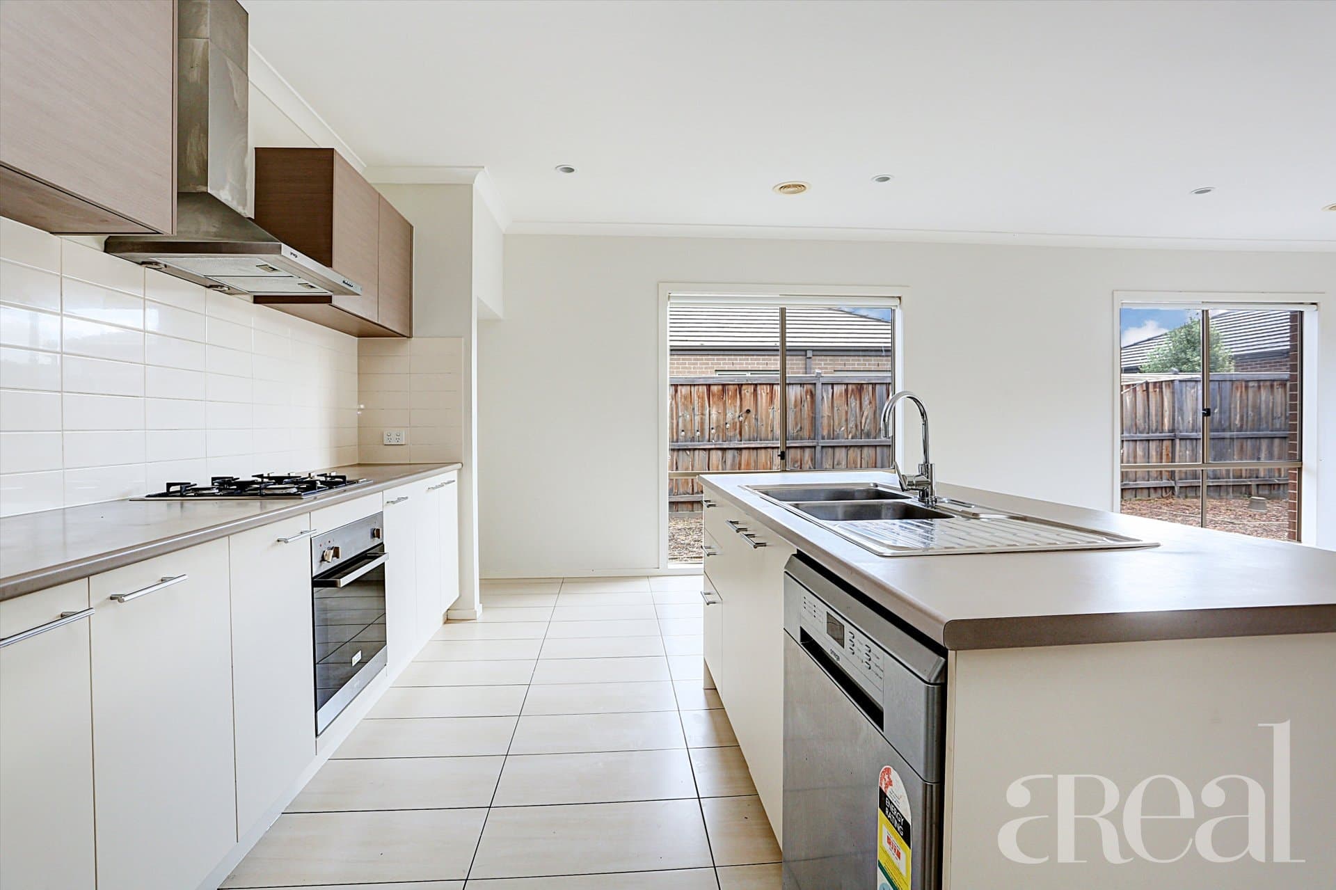 25 Coronat Drive, Williams Landing VIC 3027, Williams Landing - Thumbnail 2
