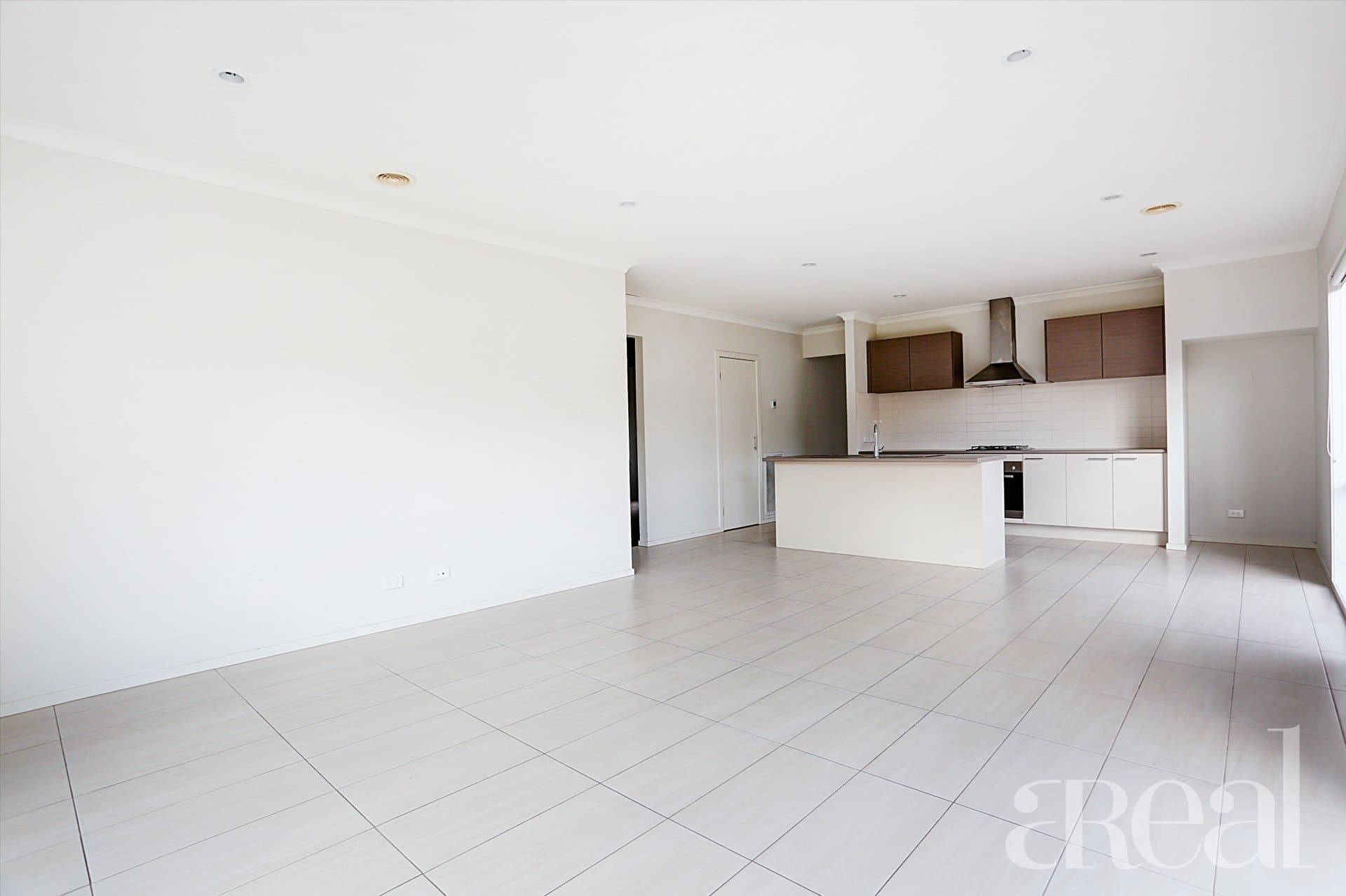 25 Coronat Drive, Williams Landing VIC 3027, Williams Landing - Thumbnail 3