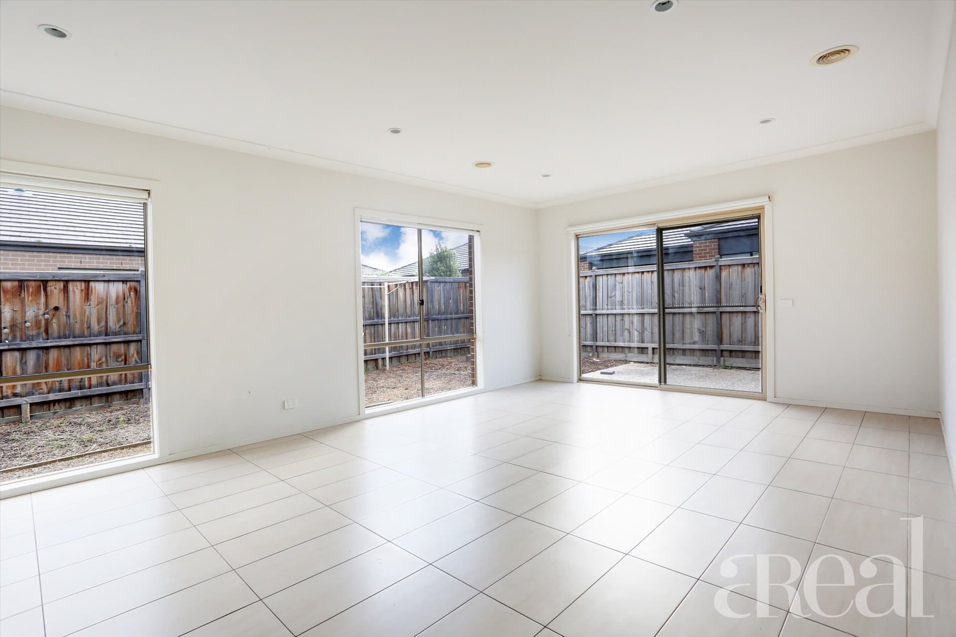 25 Coronat Drive, Williams Landing VIC 3027, Williams Landing - Thumbnail 4