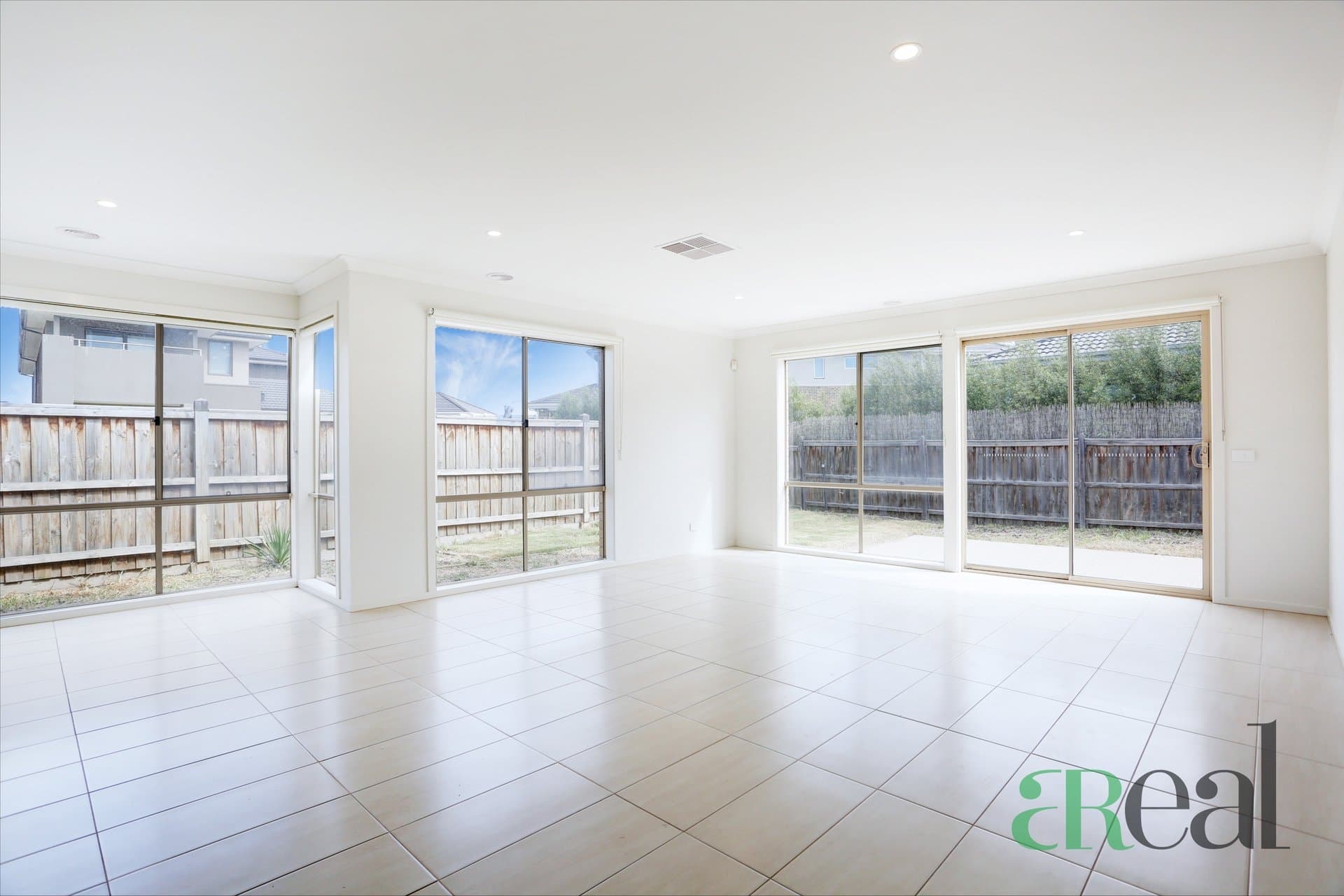 138 Bondi Parade, Point Cook VIC 3030, Point Cook - Thumbnail 4