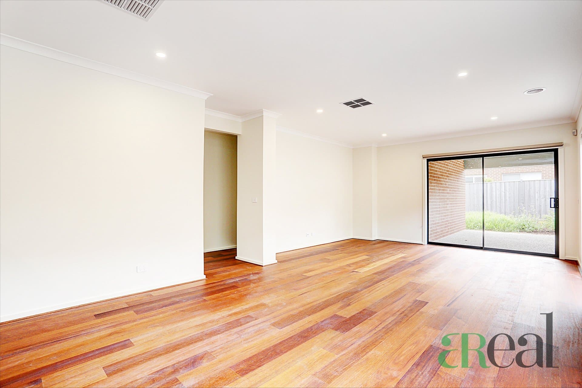14 Shanahans Drive, Cranbourne North VIC 3977, Cranbourne North - Thumbnail 3