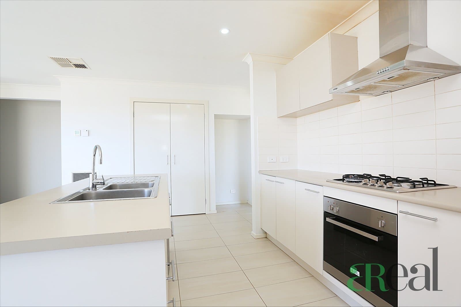 10 Lukis Avenue, Williams Landing VIC 3027, Williams Landing - Thumbnail 2