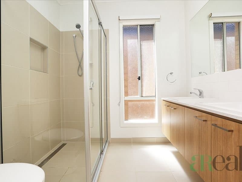 10 Yarkon Way, Point Cook VIC 3030, Point Cook - Thumbnail 3
