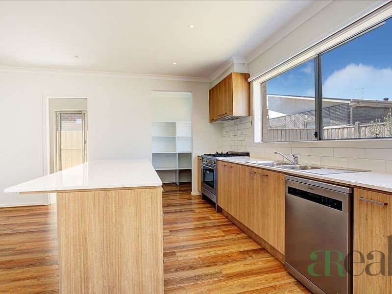 10 Yarkon Way, Point Cook VIC 3030, Point Cook - Thumbnail 4