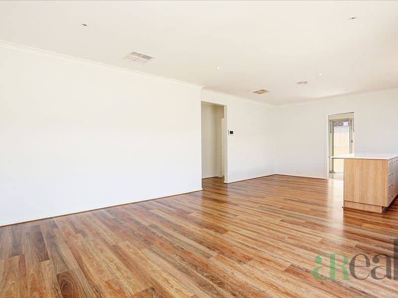10 Yarkon Way, Point Cook VIC 3030, Point Cook - Thumbnail 5