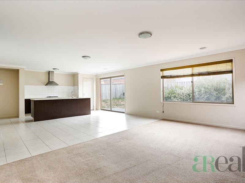 17 Dunraven Crescent, Doreen VIC 3754, Doreen - Thumbnail 2