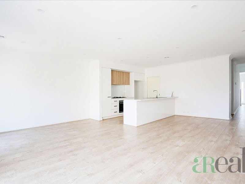 19 Roosevelt Way, Point Cook VIC 3030, Point Cook - Thumbnail 2