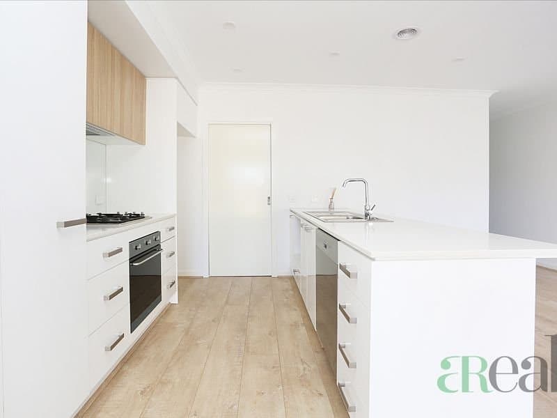 19 Roosevelt Way, Point Cook VIC 3030, Point Cook - Thumbnail 4