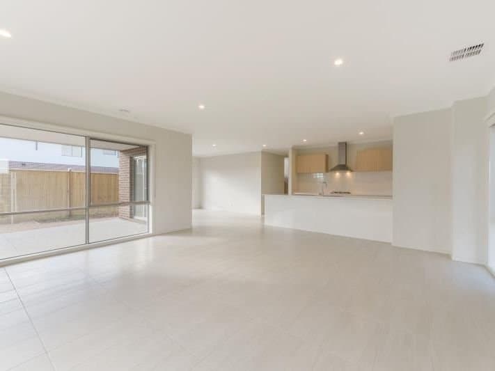 63 Stoneleigh Circuit, Williams Landing VIC 3027, Williams Landing - Thumbnail 2