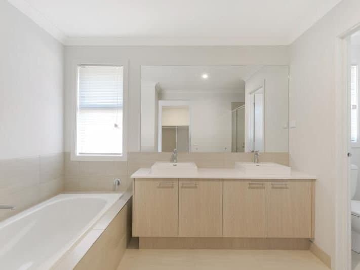63 Stoneleigh Circuit, Williams Landing VIC 3027, Williams Landing - Thumbnail 3
