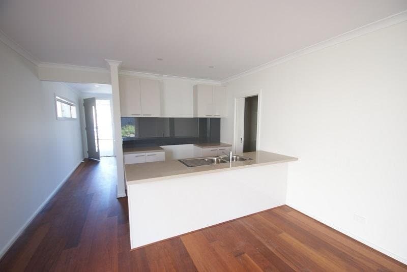 28 Shanahans Drive, Cranbourne North VIC 3977, Cranbourne North - Thumbnail 3