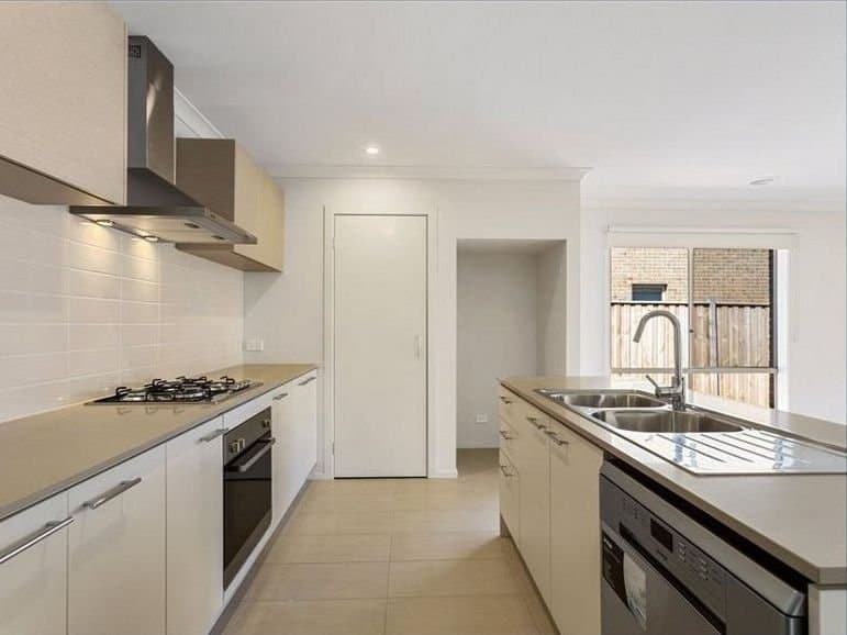 30 Dempsey Avenue, Truganina VIC 3029, Truganina - Thumbnail 2