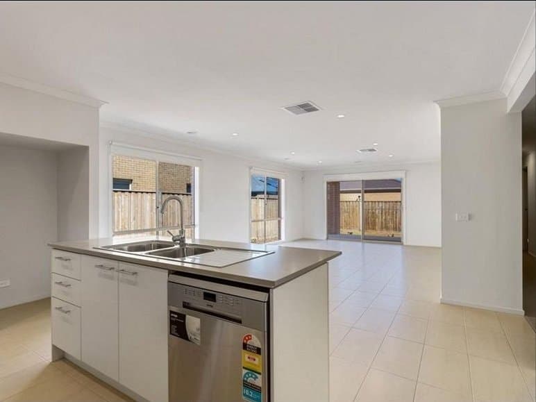 30 Dempsey Avenue, Truganina VIC 3029, Truganina - Thumbnail 3
