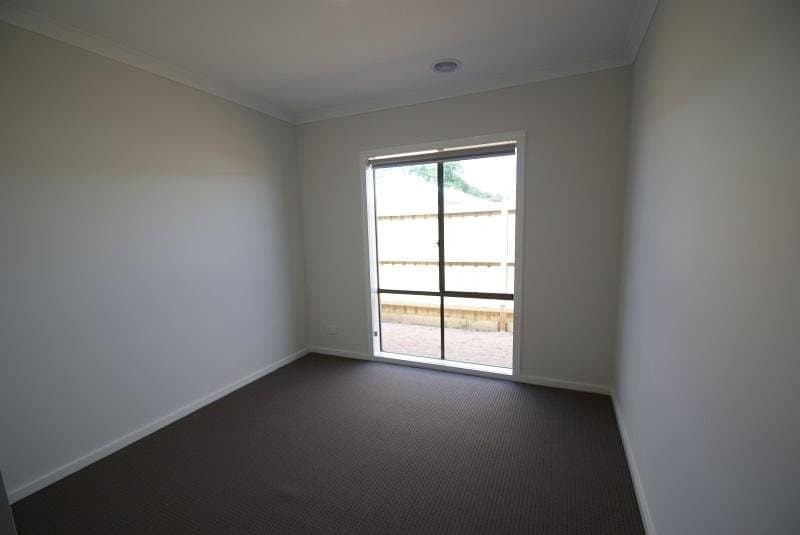 28 St. Gwinear Lane, Cranbourne North VIC 3977, Cranbourne North - Thumbnail 8