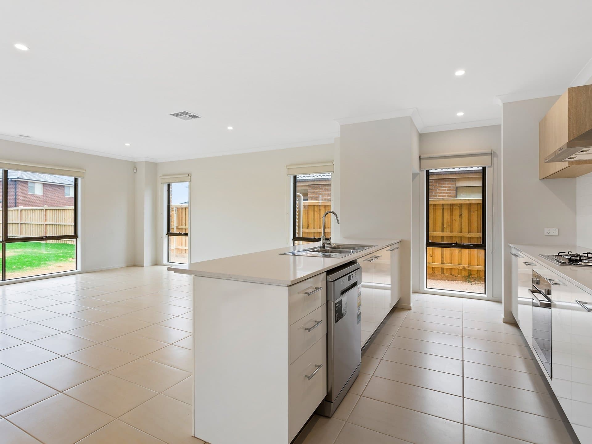 376 Saltwater Promenade, Point Cook VIC 3030, Point Cook - Thumbnail 2