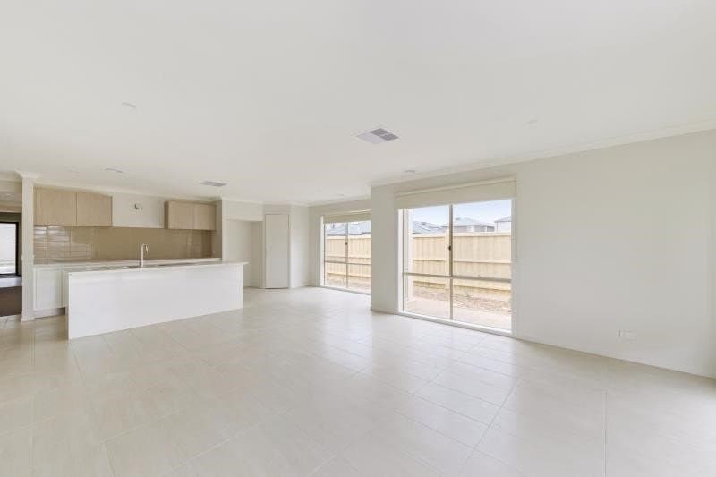 138 Bondi Parade, Point Cook VIC 3030, Point Cook - Thumbnail 2