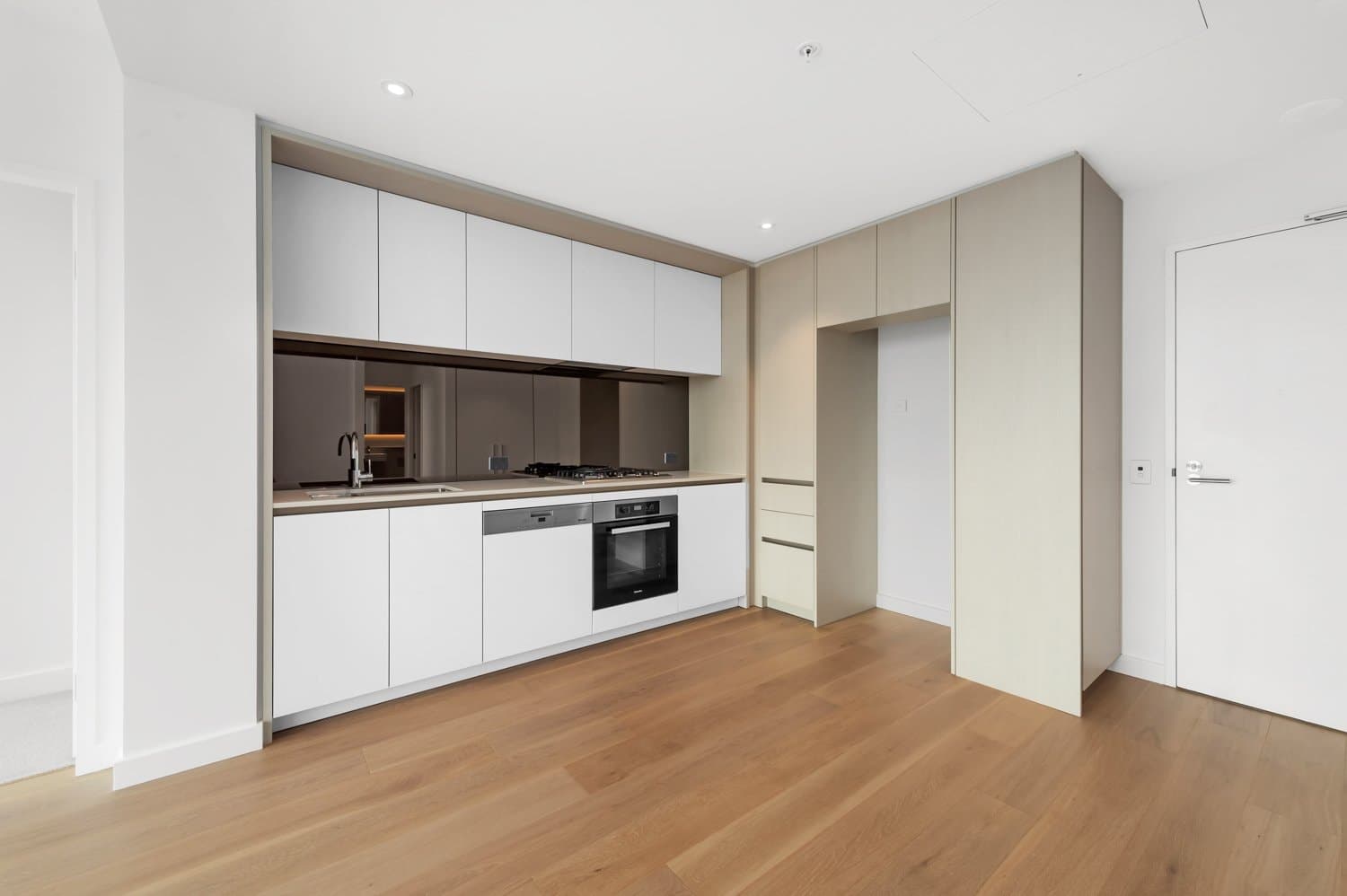 1102/915 Collins Street, Docklands VIC 3008, Docklands - Thumbnail 2
