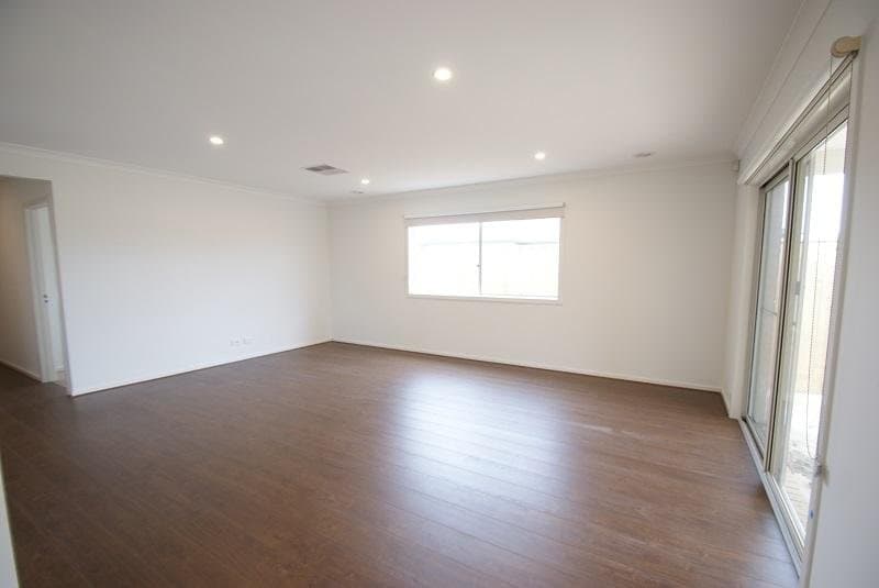 15 Postema Drive, Point Cook VIC 3030, Point Cook - Thumbnail 2