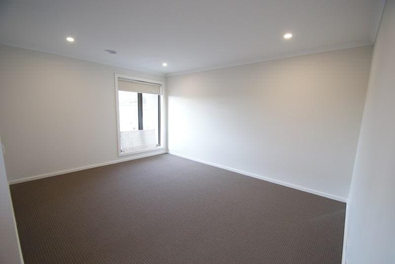 149 Wheelers Park Drive, Cranbourne North VIC 3977, Cranbourne North - Thumbnail 2